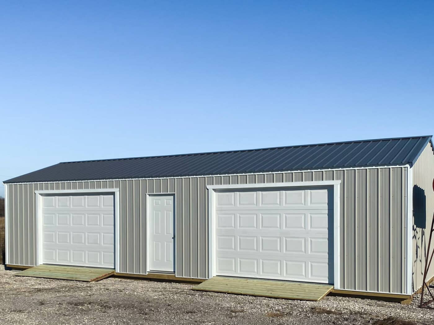 car garage built by Premier Barns in Missouri