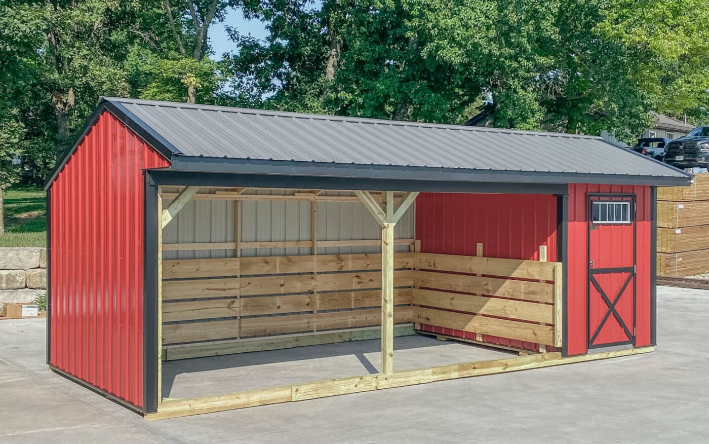 run-in animal shelter shed built by Premier Barns in Missouri