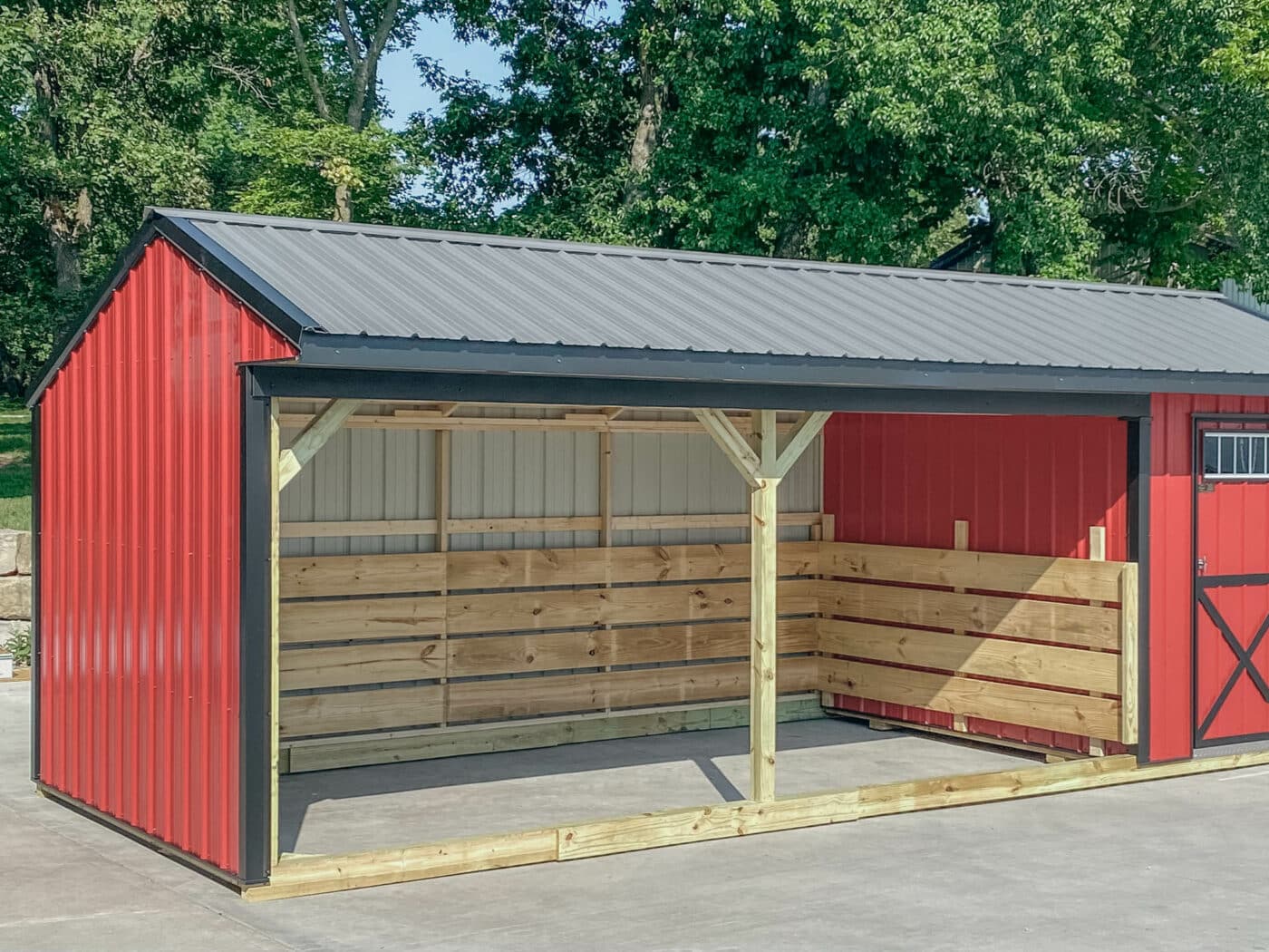 run-in animal shelter shed built by Premier Barns in Missouri