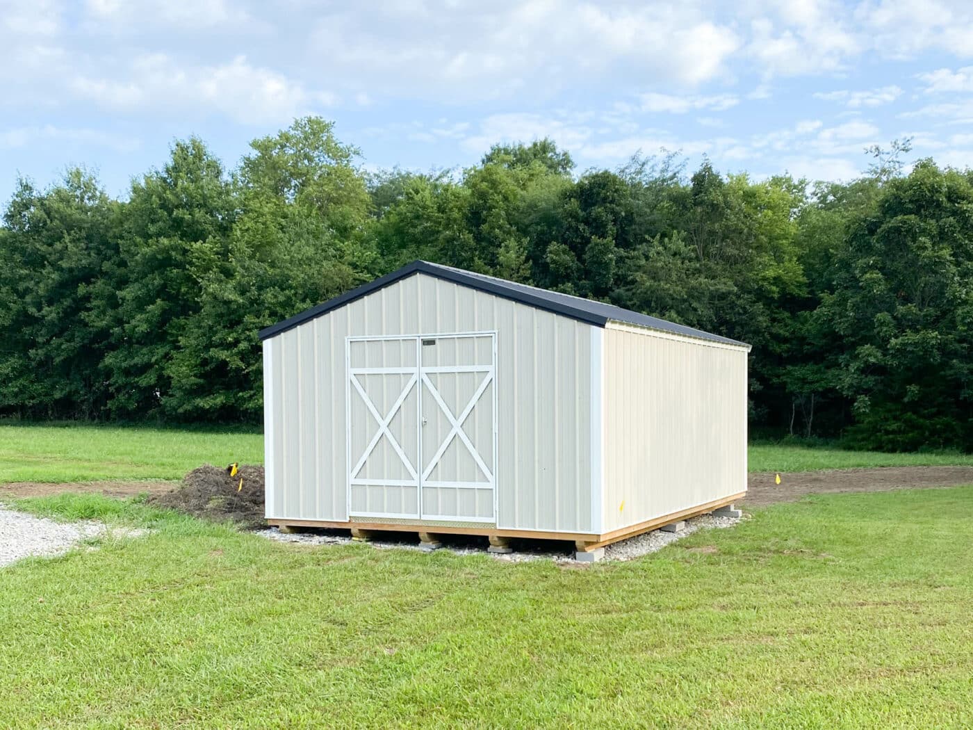 ivory ranch shed built by Premier Barns in Missouri