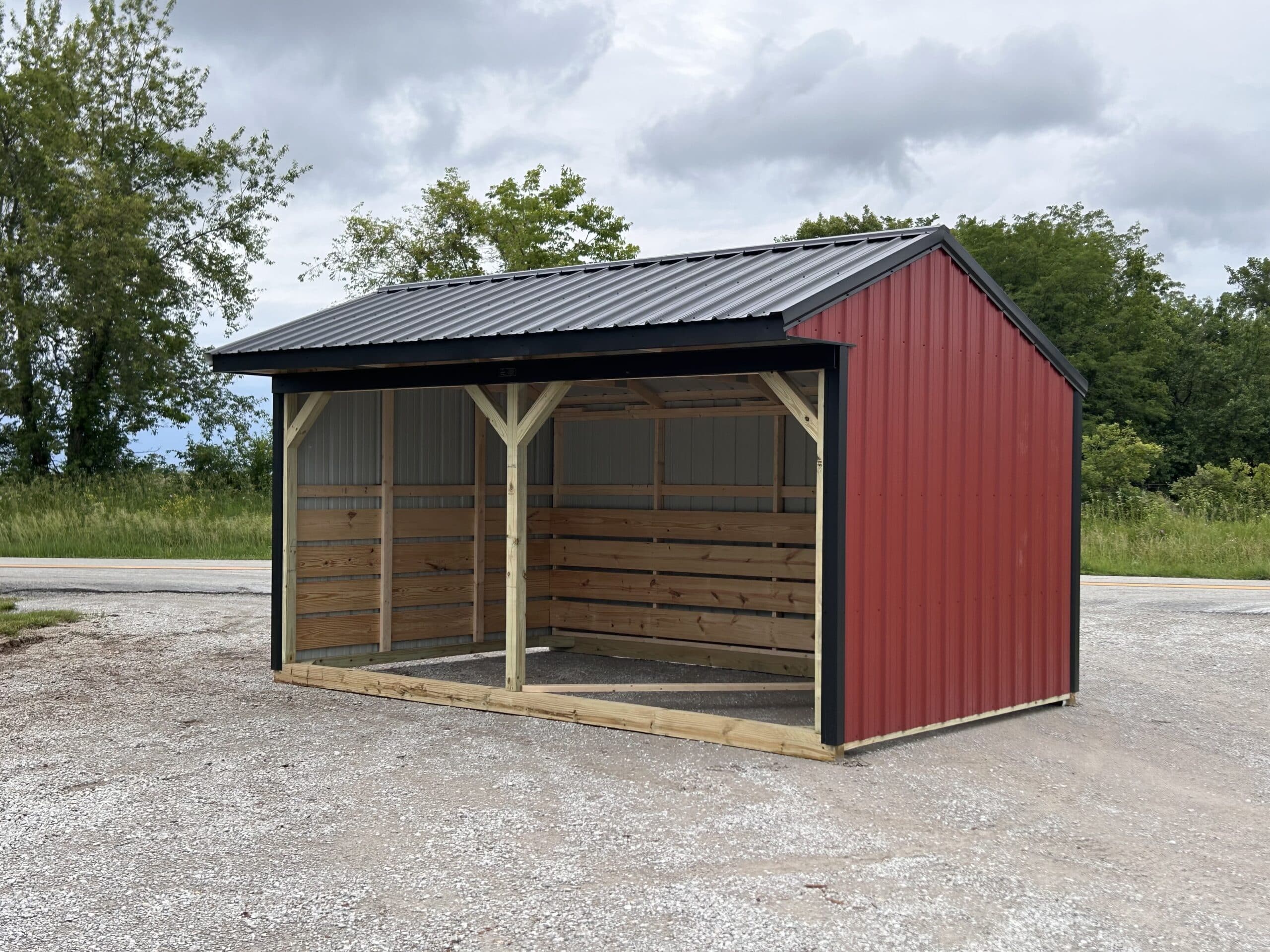 red loafing shed for sale near Chillicothe MO